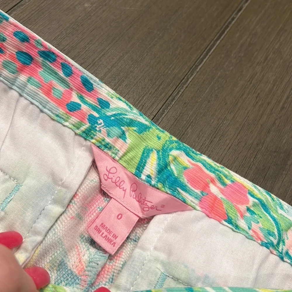 Lilly Pulitzer Tropical Print Women's Shorts - Picture 4 of 10
